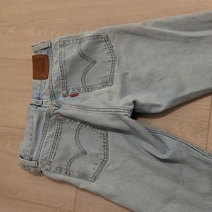 Levi wedgie ripped jeans